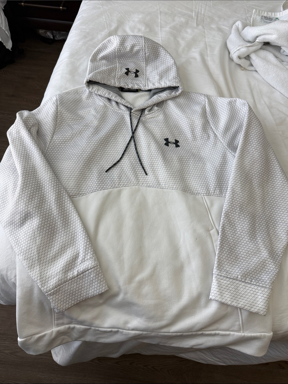 Under ARMOUR hoodie